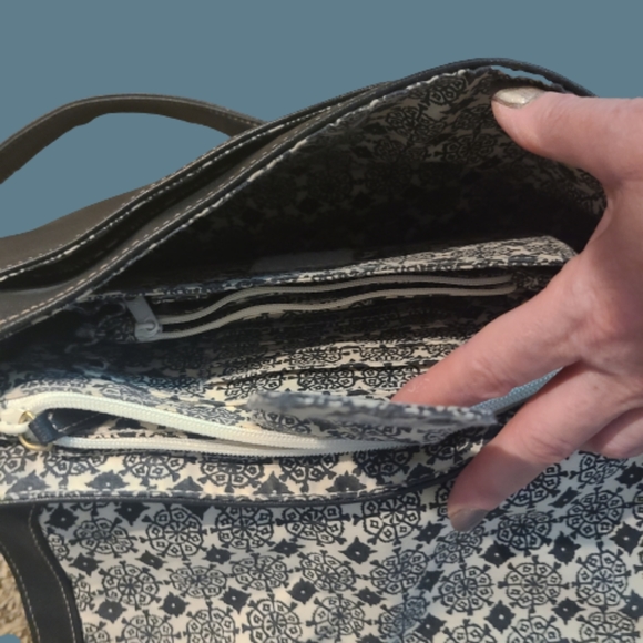 Liz Claiborne Vegan Leather Handbag - Picture 5 of 6